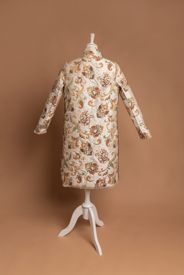 Retro del trench Sofia da donna reverse color beige con decorazioni di fiori sfumati verde, marrone e arancio